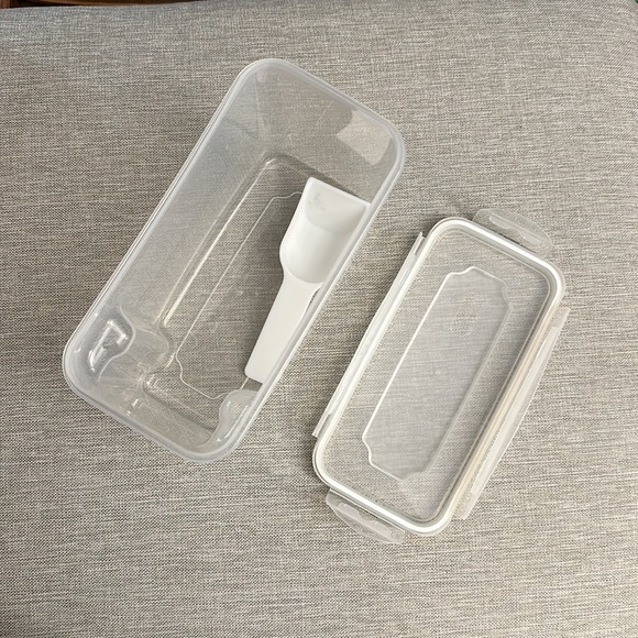 🥣 Frigidaire Lock Top Cereal Holder - Picture 8 of 10